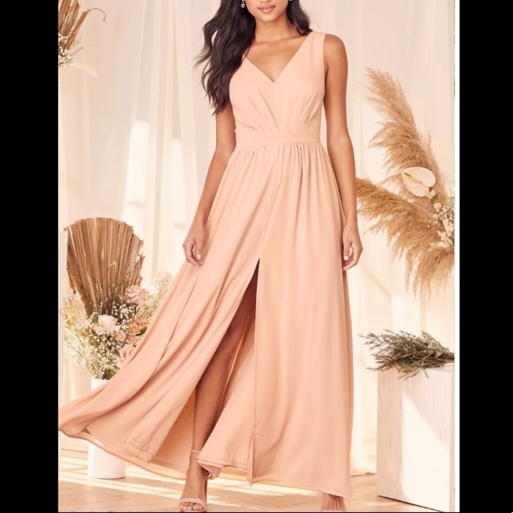 NWT Lulu’s - Make Me Marvel Blush V-Neck Sleeveless Maxi Dress